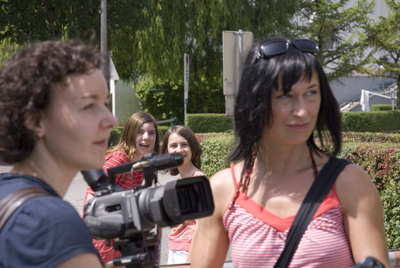 Vergnügte Zaungäste