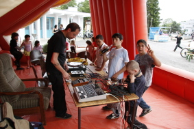 DJ Well und Auwiesener Kinder